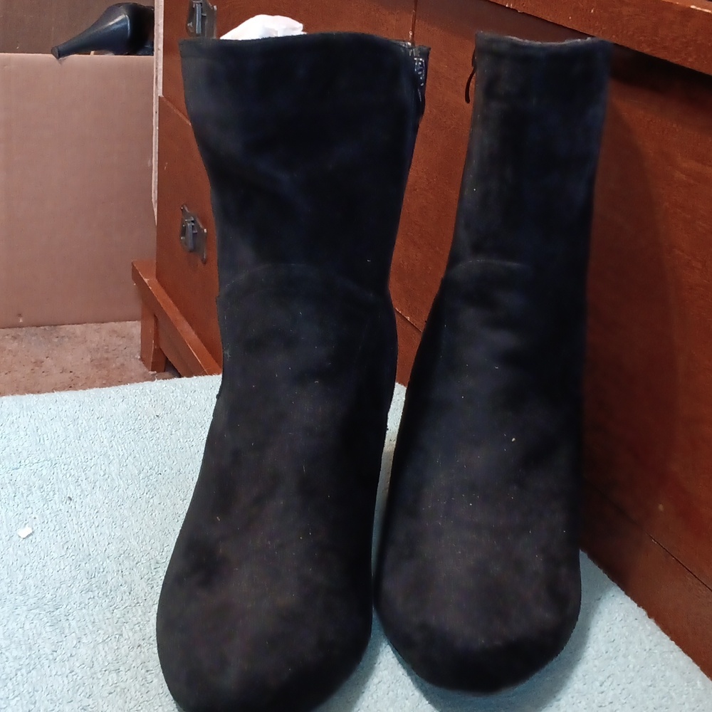 Black heeled boots faux suade